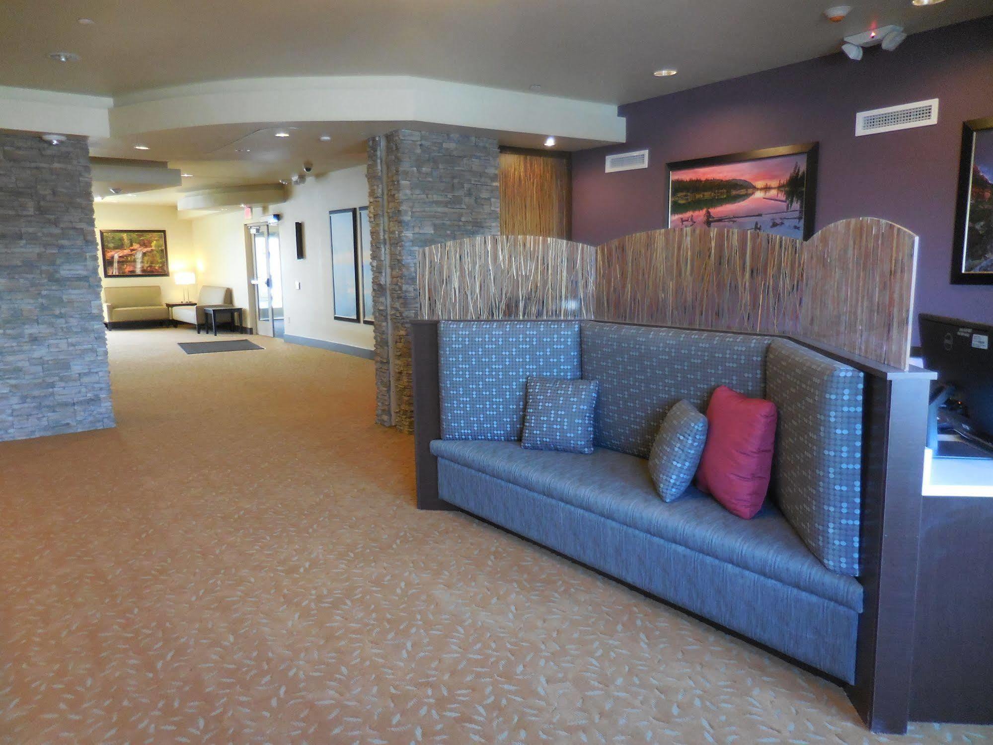 Ledgestone Hotel ורנל מראה חיצוני תמונה
