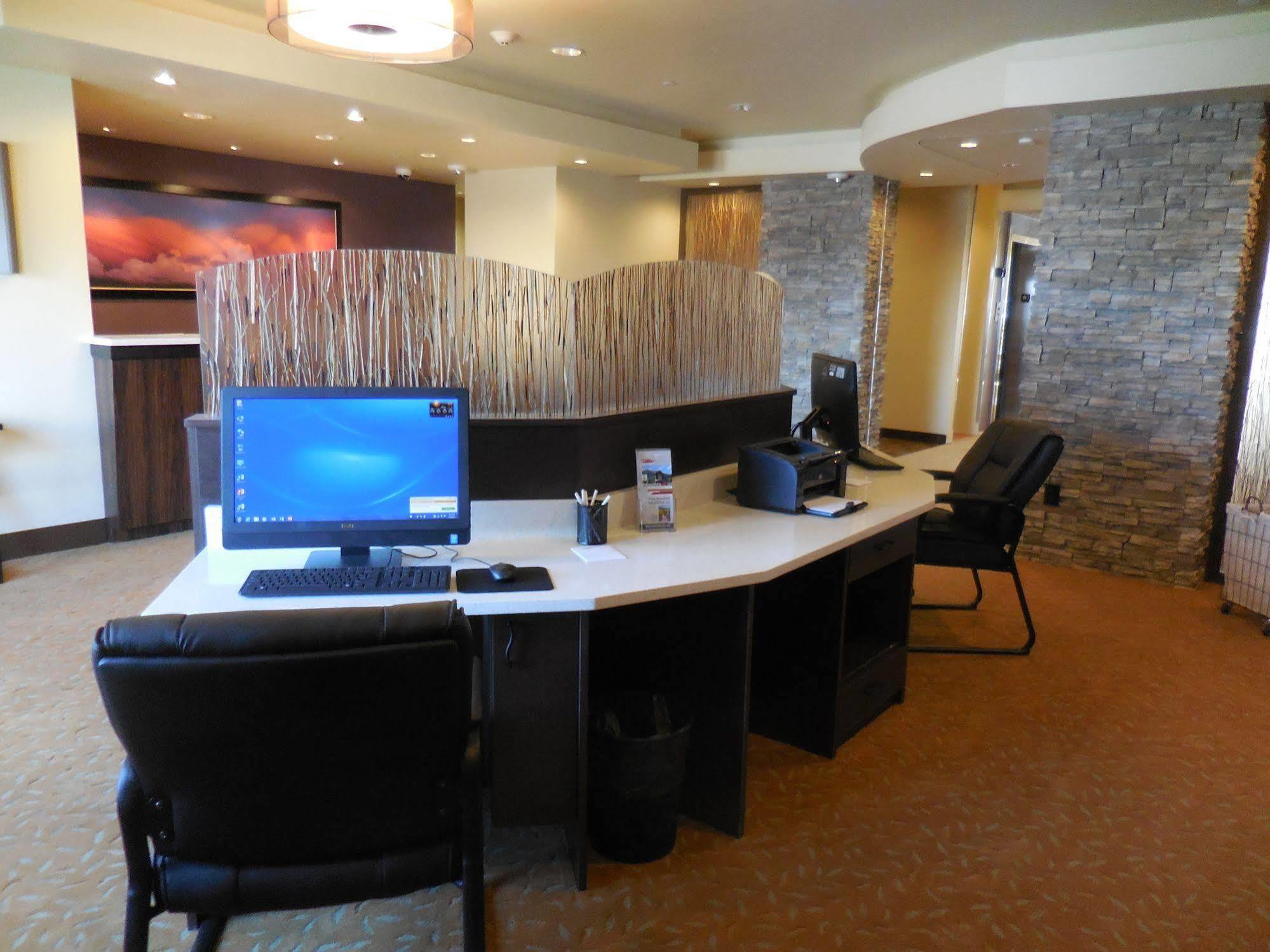 Ledgestone Hotel ורנל מראה חיצוני תמונה